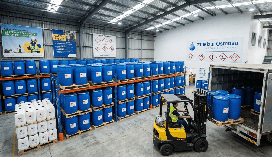 Gudang stok supplier bahan kimia water treatment PT Mizui Osmosa